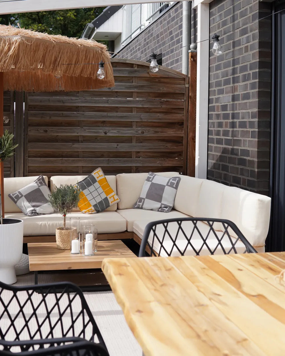 Sofá de jardim de canto com mesa 5 lugares MYKONOS à direita Madeira de Acácia certificada Branco creme