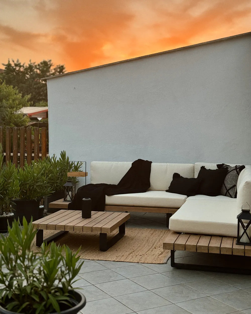 Sofá de jardim de canto com mesa 5 lugares MYKONOS à direita Madeira de Acácia certificada Branco creme